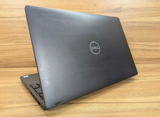 Ультрабук Dell Latitude 5500 / 15.6" (1366x768) TN / Intel Core i7-8665U (4 (8) ядра по 1.9 - 4.8 GHz) / 8 GB DDR4 / 256 GB SSD / Intel UHD Graphics / WebCam / Windows 10