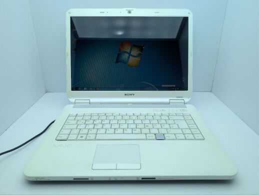 Ноутбук Sony VGN NS21S / 15.4" (1280x800) TN / Intel Core 2 Duo T6400 (2 ядра по 2.0 GHz) / 4 GB DDR2 / 250 GB HDD / AMD Radeon HD 3430, 256 MB GDDR2, 64-bit / WebCam / DVD-ROM / Без АКБ