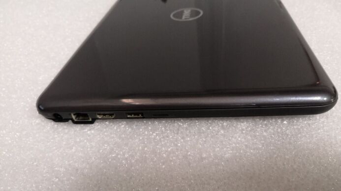 Ноутбук Dell Latitude E3380 / 13.3" (1366x768) TN / Intel Core i3-6006U (2 (4) ядра по 2.0 GHz) / 4 GB DDR4 / 120 GB SSD / Intel HD Graphics 520 / WebCam