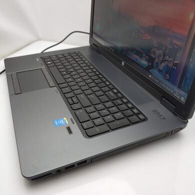 Мобільна робоча станція HP ZBook 17 / 17.3" (1600x900) TN / Intel Core i7-4700MQ (4 (8) ядра по 2.4 - 3.4 GHz) / 8 GB DDR3 / 512 GB SSD / nVidia Quadro K610M, 1 GB GDDR5, 64-bit / WebCam / DVD-ROM / Win 10 Pro