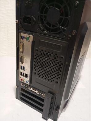 ПК Б-клас QUBE QB05M Tower / AMD Athlon X4 840 (4 ядра по 3.1 - 3.8 GHz) / 8 GB DDR3 / 500 GB HDD / AMD Radeon R7 240, 2 GB DDR3, 128-bit / 400W ПК Б-клас QUBE QB05M Tower / AMD Athlon X4 840 (4 ядра по 3.1 - 3.8 GHz) / 8 GB DDR3 / 500 GB HDD / AMD Radeon R7 240, 2 GB DDR3, 128-bit / 400W