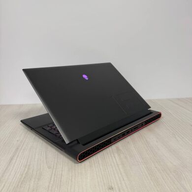 Ігровий ноутбук Dell Alienware m18 R1 / 18" (2560x1600) IPS / Intel Core i9-13900HX (24 (32) ядер по 2.2 - 5.4 GHz) / 32 GB DDR5 / 1000 GB SSD NVMe / nVidia GeForce RTX 4080, 12 GB GDDR6, 192-bit / WebCam