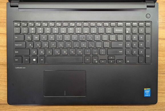 Ноутбук Б-класс Dell Latitude 3560 / 15.6" (1366x768) TN / Intel Core i5-5200U (2 (4) ядра по 2.2 - 2.7 GHz) / 8 GB DDR3 / 240 GB SSD / Intel HD Graphics 5500 / WebCam / Windows 10