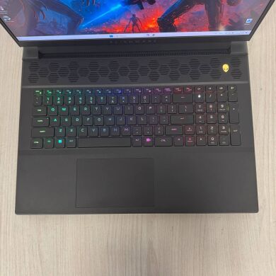 Ігровий ноутбук Dell Alienware m18 R1 / 18" (2560x1600) IPS / Intel Core i9-13900HX (24 (32) ядер по 2.2 - 5.4 GHz) / 32 GB DDR5 / 1000 GB SSD NVMe / nVidia GeForce RTX 4080, 12 GB GDDR6, 192-bit / WebCam