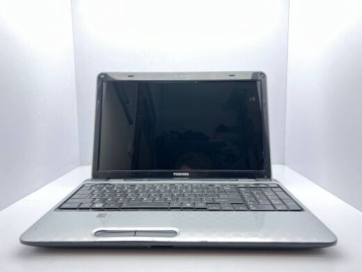 Ноутбук Б-клас Toshiba Satellite L750 / 15.6" (1366x768) TN / AMD A6-3400M (4 ядра по 1.4 - 2.3 GHz) / 8 GB DDR3 / 240 GB SSD / AMD Radeon HD 7400G 1 GB / WebCam