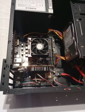 ПК Б-клас QUBE QB05M Tower / AMD Athlon X4 840 (4 ядра по 3.1 - 3.8 GHz) / 8 GB DDR3 / 500 GB HDD / AMD Radeon R7 240, 2 GB DDR3, 128-bit / 400W ПК Б-клас QUBE QB05M Tower / AMD Athlon X4 840 (4 ядра по 3.1 - 3.8 GHz) / 8 GB DDR3 / 500 GB HDD / AMD Radeon R7 240, 2 GB DDR3, 128-bit / 400W