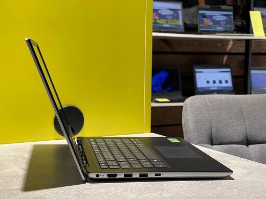 Ігровий ноутбук Dell Vostro 5490 / 14" (1920x1080) IPS / Intel Core i5-10210U (4 (8) ядра по 1.6 - 4.2 GHz) / 16 GB DDR4 / 240 GB SSD / nVidia GeForce MX230, 2 GB GDDR5, 64-bit / WebCam Ігровий ноутбук Dell Vostro 5490 / 14" (1920x1080) IPS / Intel Core i5-10210U (4 (8) ядра по 1.6 - 4.2 GHz) / 16 GB DDR4 / 240 GB SSD / nVidia GeForce MX230, 2 GB GDDR5, 64-bit / WebCam