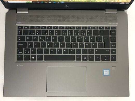 Мобильная рабочая станция Б-класс HP ZBook Studio G5 / 15.6" (1920x1080) IPS / Intel Xeon E-2176M (6 (12) ядер по 2.7 - 4.4 GHz) / 32 GB DDR4 / 1000 GB SSD NVMe / nVidia Quadro P2000, 4 GB DDR5, 128-bit / WebCam / Win 10 Pro Мобильная рабочая станция Б-класс HP ZBook Studio G5 / 15.6" (1920x1080) IPS / Intel Xeon E-2176M (6 (12) ядер по 2.7 - 4.4 GHz) / 32 GB DDR4 / 1000 GB SSD NVMe / nVidia Quadro P2000, 4 GB DDR5, 128-bit / WebCam / Win 10 Pro