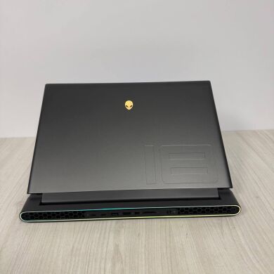 Ігровий ноутбук Dell Alienware m18 R1 / 18" (2560x1600) IPS / Intel Core i9-13900HX (24 (32) ядер по 2.2 - 5.4 GHz) / 32 GB DDR5 / 1000 GB SSD NVMe / nVidia GeForce RTX 4080, 12 GB GDDR6, 192-bit / WebCam