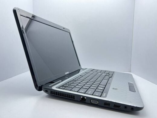 Ноутбук Б-клас Toshiba Satellite L750 / 15.6" (1366x768) TN / AMD A6-3400M (4 ядра по 1.4 - 2.3 GHz) / 8 GB DDR3 / 240 GB SSD / AMD Radeon HD 7400G 1 GB / WebCam