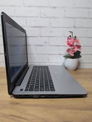 Ноутбук Asus F555L / 15.6" (1920x1080) TN / Intel Core i5-4210U (2 (4) ядра по 1.7 - 2.7 GHz) / 8 GB DDR3 / 128 GB SSD / nVidia GeForce 820M, 2 GB GDDR3, 64-bit / WebCam