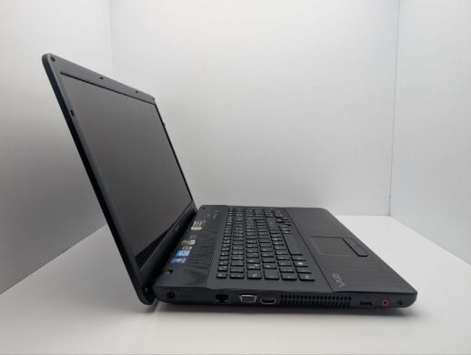 Ноутбук Sony VPCEJ / 17.3" (1600x900) TN / Intel Core i3-2350M (2 (4) ядра по 2.3 GHz) / 6 GB DDR3 / 640 GB HDD / nVidia GeForce 410M, 1 GB GDDR3, 64-bit / WebCam / DVD-ROM