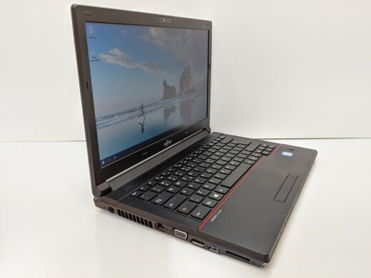 Fujitsu Lifebook E546 / 13.3' (1366x768) / Intel Core i3-6006U (2 (4) ядра по 2.0 GHz) / 8GB DDR4 / 120GB SSD
