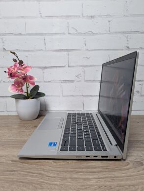 Ультрабук Б-клас HP EliteBook 840 G8 / 14" (1920x1080) TN / Intel Core i5-1135G7 (4 (8) ядра по 2.4 - 4.2 GHz) / 16 GB DDR4 / 256 GB SSD / Intel Iris Xe Graphics / WebCam