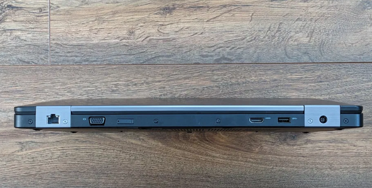 Ігровий ноутбук Б-клас Dell Latitude E5570 / 15.6" (1920x1080) IPS / Intel Core i7-6820HQ (4 (8) ядра по 2.7 - 3.6 GHz) / 8 GB DDR4 / 512 GB SSD / AMD Radeon R7 M370, 2 GB GDDR5, 256-bit / WebCam / Win 11
