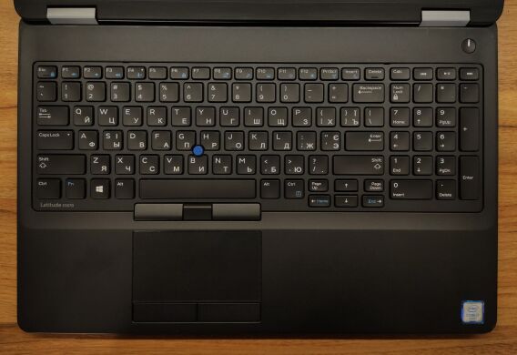 Ігровий ноутбук Б клас Dell Latitude E5570 / 15.6" (1920x1080) TN / Intel Core i7-6600U (2 (4) ядра по 2.6 - 3.4 GHz) / 16 GB DDR4 / 480 GB SSD / AMD Radeon R7 M360, 2 GB DDR3, 64-bit / WebCam