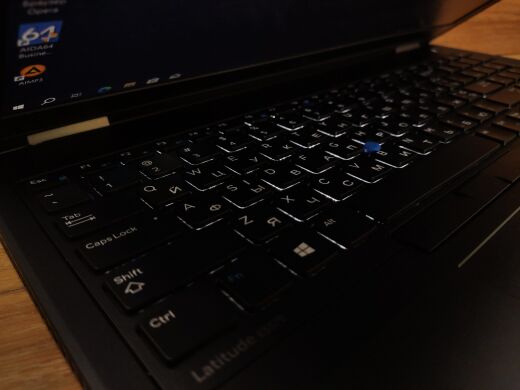 Ігровий ноутбук Б клас Dell Latitude E5570 / 15.6" (1920x1080) TN / Intel Core i7-6600U (2 (4) ядра по 2.6 - 3.4 GHz) / 16 GB DDR4 / 480 GB SSD / AMD Radeon R7 M360, 2 GB DDR3, 64-bit / WebCam