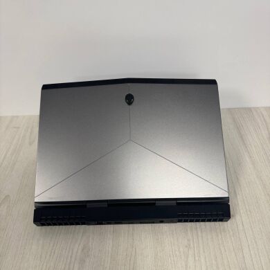 Игровой ноутбук Dell Alienware 15 R3 / 15.6" (1920x1080) IPS / Intel Core i7-7700HQ (4 (8) ядра по 2.8 - 3.8 GHz) / 32 GB DDR4 / 512 GB SSD / nVidia GeForce GTX 1070, 8 GB GDDR5, 256-bit / WebCam Игровой ноутбук Dell Alienware 15 R3 / 15.6" (1920x1080) IPS / Intel Core i7-7700HQ (4 (8) ядра по 2.8 - 3.8 GHz) / 32 GB DDR4 / 512 GB SSD / nVidia GeForce GTX 1070, 8 GB GDDR5, 256-bit / WebCam