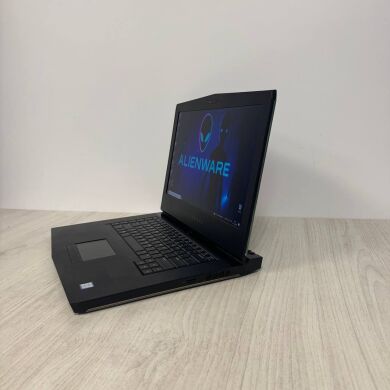 Игровой ноутбук Dell Alienware 15 R3 / 15.6" (1920x1080) IPS / Intel Core i7-7700HQ (4 (8) ядра по 2.8 - 3.8 GHz) / 32 GB DDR4 / 512 GB SSD / nVidia GeForce GTX 1070, 8 GB GDDR5, 256-bit / WebCam Игровой ноутбук Dell Alienware 15 R3 / 15.6" (1920x1080) IPS / Intel Core i7-7700HQ (4 (8) ядра по 2.8 - 3.8 GHz) / 32 GB DDR4 / 512 GB SSD / nVidia GeForce GTX 1070, 8 GB GDDR5, 256-bit / WebCam