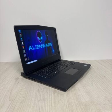 Игровой ноутбук Dell Alienware 15 R3 / 15.6" (1920x1080) IPS / Intel Core i7-7700HQ (4 (8) ядра по 2.8 - 3.8 GHz) / 32 GB DDR4 / 512 GB SSD / nVidia GeForce GTX 1070, 8 GB GDDR5, 256-bit / WebCam Игровой ноутбук Dell Alienware 15 R3 / 15.6" (1920x1080) IPS / Intel Core i7-7700HQ (4 (8) ядра по 2.8 - 3.8 GHz) / 32 GB DDR4 / 512 GB SSD / nVidia GeForce GTX 1070, 8 GB GDDR5, 256-bit / WebCam