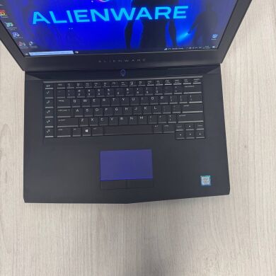 Игровой ноутбук Dell Alienware 15 R3 / 15.6" (1920x1080) IPS / Intel Core i7-7700HQ (4 (8) ядра по 2.8 - 3.8 GHz) / 32 GB DDR4 / 512 GB SSD / nVidia GeForce GTX 1070, 8 GB GDDR5, 256-bit / WebCam Игровой ноутбук Dell Alienware 15 R3 / 15.6" (1920x1080) IPS / Intel Core i7-7700HQ (4 (8) ядра по 2.8 - 3.8 GHz) / 32 GB DDR4 / 512 GB SSD / nVidia GeForce GTX 1070, 8 GB GDDR5, 256-bit / WebCam