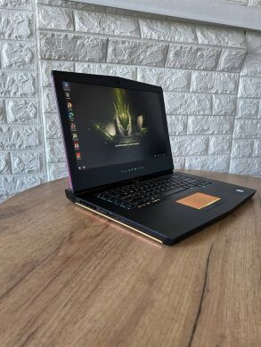 Ігровий ноутбук Dell Alienware 15 R4 / 15.6" (1920x1080) IPS / Intel Core i7-8750H (6 (12) ядра по 2.2 - 4.1 GHz) / 16 GB DDR4 / 256 GB SSD + 750 GB HDD / nVidia GeForce GTX 1070, 8 GB GDDR5, 256-bit / WebCam Ігровий ноутбук Dell Alienware 15 R4 / 15.6" (1920x1080) IPS / Intel Core i7-8750H (6 (12) ядра по 2.2 - 4.1 GHz) / 16 GB DDR4 / 256 GB SSD + 750 GB HDD / nVidia GeForce GTX 1070, 8 GB GDDR5, 256-bit / WebCam