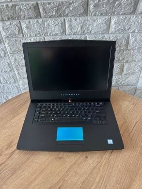 Ігровий ноутбук Dell Alienware 15 R4 / 15.6" (1920x1080) IPS / Intel Core i7-8750H (6 (12) ядра по 2.2 - 4.1 GHz) / 16 GB DDR4 / 256 GB SSD + 750 GB HDD / nVidia GeForce GTX 1070, 8 GB GDDR5, 256-bit / WebCam Ігровий ноутбук Dell Alienware 15 R4 / 15.6" (1920x1080) IPS / Intel Core i7-8750H (6 (12) ядра по 2.2 - 4.1 GHz) / 16 GB DDR4 / 256 GB SSD + 750 GB HDD / nVidia GeForce GTX 1070, 8 GB GDDR5, 256-bit / WebCam