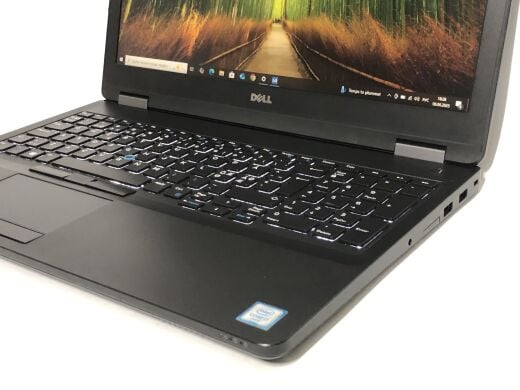 Ігровий ноутбук Б-клас Dell Latitude E5570 / 15.6" (1920x1080) IPS / Intel Core i7-6820HQ (4 (8) ядра по 2.7 - 3.6 GHz) / 8 GB DDR4 / 256 GB SSD / AMD Radeon R7 M370, 2 GB GDDR5, 128-bit / WebCam / Win 10 Pro