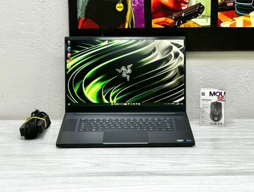 Игровой ноутбук Б-класс Razer Blade RZ09-0406 / 17.3" (1920x1080) IPS / Intel Core i7-11800H (8 (16) ядер по 2.3 - 4.6 GHz) / 16 GB DDR4 / 1000 GB SSD / nVidia GeForce RTX 3060, 6 GB GDDR6, 192-bit / Win 11 Home