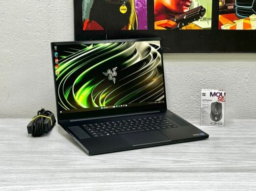 Игровой ноутбук Б-класс Razer Blade RZ09-0406 / 17.3" (1920x1080) IPS / Intel Core i7-11800H (8 (16) ядер по 2.3 - 4.6 GHz) / 16 GB DDR4 / 1000 GB SSD / nVidia GeForce RTX 3060, 6 GB GDDR6, 192-bit / Win 11 Home