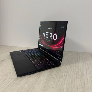Игровой ультрабук Б-класс Gigabyte Aero 15 OLED YC / 15.6" (3840x2160) OLED / Intel Core i7-10850H (6 (12) ядер по 2.7 - 5.1 GHz) / 16 GB DDR4 / 512 GB SSD / nVidia GeForce RTX 3080, 8 GB GDDR6, 256-bit / WebCam Игровой ультрабук Б-класс Gigabyte Aero 15 OLED YC / 15.6" (3840x2160) OLED / Intel Core i7-10850H (6 (12) ядер по 2.7 - 5.1 GHz) / 16 GB DDR4 / 512 GB SSD / nVidia GeForce RTX 3080, 8 GB GDDR6, 256-bit / WebCam