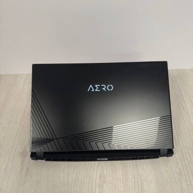 Игровой ультрабук Б-класс Gigabyte Aero 15 OLED YC / 15.6" (3840x2160) OLED / Intel Core i7-10850H (6 (12) ядер по 2.7 - 5.1 GHz) / 16 GB DDR4 / 512 GB SSD / nVidia GeForce RTX 3080, 8 GB GDDR6, 256-bit / WebCam Игровой ультрабук Б-класс Gigabyte Aero 15 OLED YC / 15.6" (3840x2160) OLED / Intel Core i7-10850H (6 (12) ядер по 2.7 - 5.1 GHz) / 16 GB DDR4 / 512 GB SSD / nVidia GeForce RTX 3080, 8 GB GDDR6, 256-bit / WebCam