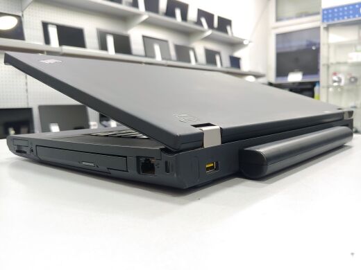 Lenovo ThinkPad W530 / 15.6 (1920x1080) TN / Intel Core i7-3740QM (4 (8) ядра по 2.7 - 3.7 GHz) / 8 GB DDR3 / 240 GB SSD / nVidia Quadro K1000M, 2 GB / WebCam / DVD-RW