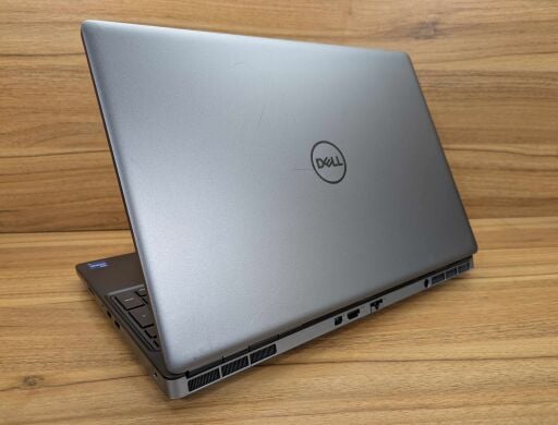 Мобільна робоча станція Dell Precision 7560 / 15.6" (1920x1080) IPS / Intel Core i7-11850H (8 (16) ядер по 2.5 - 4.8 GHz) / 32 GB DDR4 / 1000 GB SSD / nVidia RTX A5000, 16 GB GDDR6, 256-bit / WebCam / Windows 11