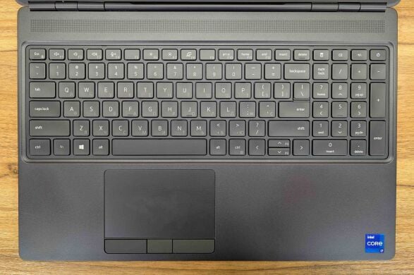 Мобільна робоча станція Dell Precision 7560 / 15.6" (1920x1080) IPS / Intel Core i7-11850H (8 (16) ядер по 2.5 - 4.8 GHz) / 32 GB DDR4 / 1000 GB SSD / nVidia RTX A5000, 16 GB GDDR6, 256-bit / WebCam / Windows 11