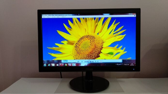 Монітор ASUS VS197N / 18.5" (1366x768) TN+Film / VGA, DVI / VESA 75x75 