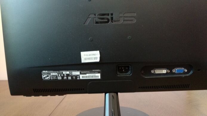Монітор ASUS VS197N / 18.5" (1366x768) TN+Film / VGA, DVI / VESA 75x75 