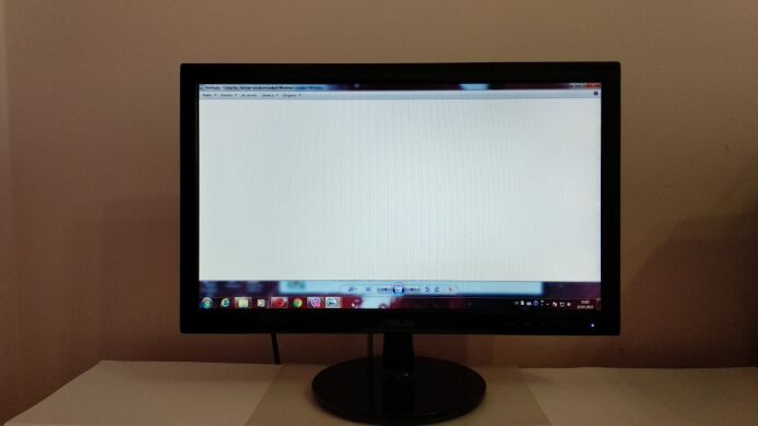 Монітор ASUS VS197N / 18.5" (1366x768) TN+Film / VGA, DVI / VESA 75x75 