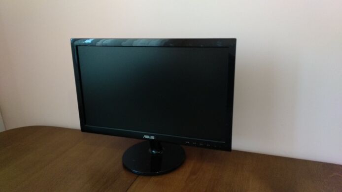 Монітор ASUS VS197N / 18.5" (1366x768) TN+Film / VGA, DVI / VESA 75x75 