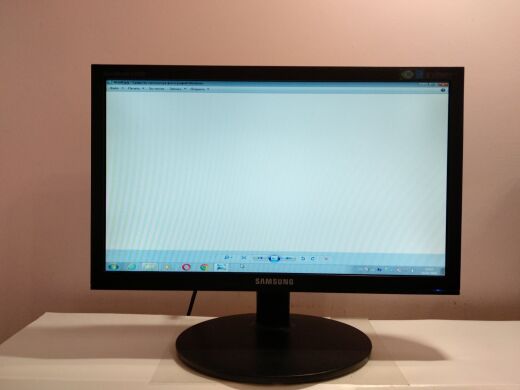 Монітор Samsung SyncMaster E1920N / 18.5" (1366x768) TN / VGA / VESA 75x75