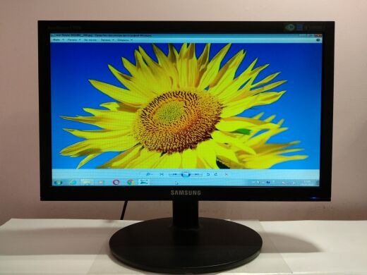 Монітор Samsung SyncMaster E1920N / 18.5" (1366x768) TN / VGA / VESA 75x75