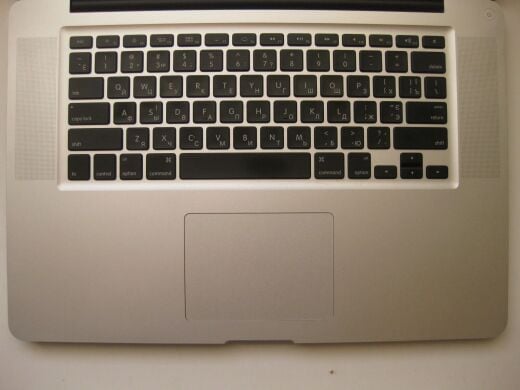 Ноутбук Apple MacBook Pro A1286 / 15.4" (1440x900) TN / Intel Core i7-2635QM (4 (8) ядра по 2.0 - 2.9 GHz) / 8 GB DDR3 / 256 GB SSD / AMD Radeon HD 6490M, 256 MB GDDR5, 64-bit / WebCam