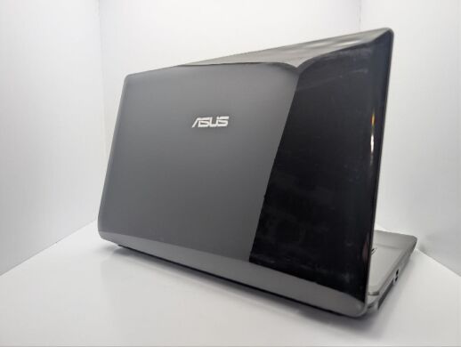Ноутбук Asus X72D / 17.3" (1600x900) TN / AMD Phenom II X3 N830 (3 ядра по 2.1 GHz) / 8 GB DDR3 / 320 GB HDD / AMD Radeon HD 5470, 1 GB GDDR3, 64-bit / WebCam / DVD-ROM Ноутбук Asus X72D / 17.3" (1600x900) TN / AMD Phenom II X3 N830 (3 ядра по 2.1 GHz) / 8 GB DDR3 / 320 GB HDD / AMD Radeon HD 5470, 1 GB GDDR3, 64-bit / WebCam / DVD-ROM