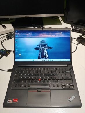 Ноутбук Б-класс Lenovo ThinkPad E14 Gen 2 / 14" (1920x1080) IPS / AMD Ryzen 5 4500U (6 ядер по 2.3 - 4.0 GHz) / 8 GB DDR4 / 120 GB SSD / AMD Radeon RX Vega 6 Graphics / WebCam / Windows 11
