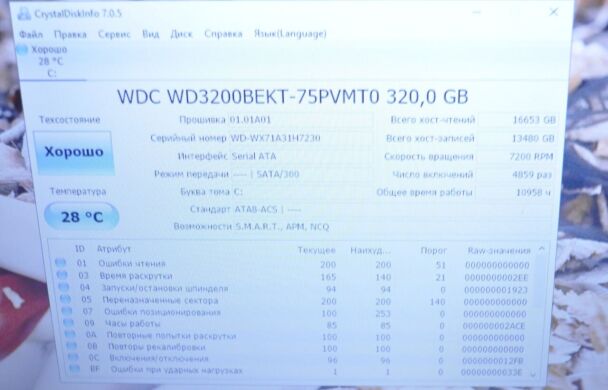 Ноутбук Б-клас Dell Latitude E5520 / 15.6" (1366x768) TN / Intel Core i5-2520M (2 (4) ядра по 2.5 - 3.2 GHz) / 4 GB DDR3 / 320 GB HDD / Intel HD Graphics 3000 / WebCam / АКБ NEW