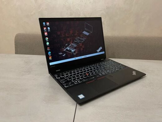 Ноутбук робоча станція Lenovo ThinkPad P51s / 15.6" (1920x1080) IPS / Intel Core i7-7500U (2 (4) ядра 2.7 - 3.5 GHz) / 16 GB DDR4 / 512 GB SSD M.2 / nVidia Quadro M520, 2 GB GDDR5, 64-bit / WebCam / USB 3.1 / HDMI / Дві батареї