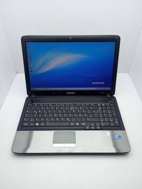 Ноутбук Samsung R540 / 15.6" (1366x768) TN / Intel Core i3-380M (2 (4) ядра по 2.53 GHz) / 6 GB DDR3 / 320 GB HDD / Intel HD Graphics / Webcam