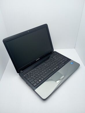 Ноутбук Samsung R540 / 15.6" (1366x768) TN / Intel Core i3-380M (2 (4) ядра по 2.53 GHz) / 6 GB DDR3 / 320 GB HDD / Intel HD Graphics / Webcam